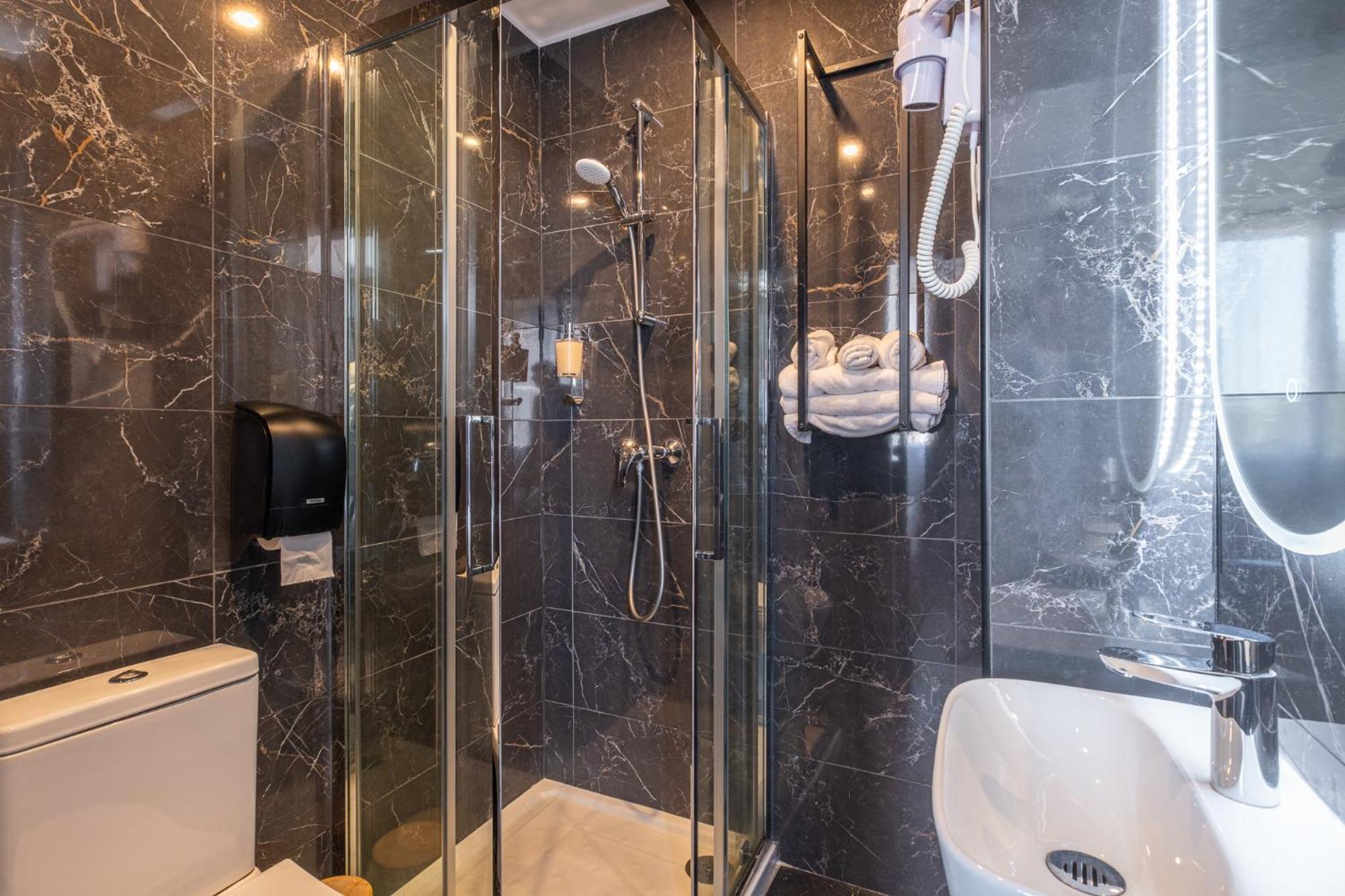 The Originals Boutique, Hotel Le Marignan,Le Havre Centre Gare Exterior foto